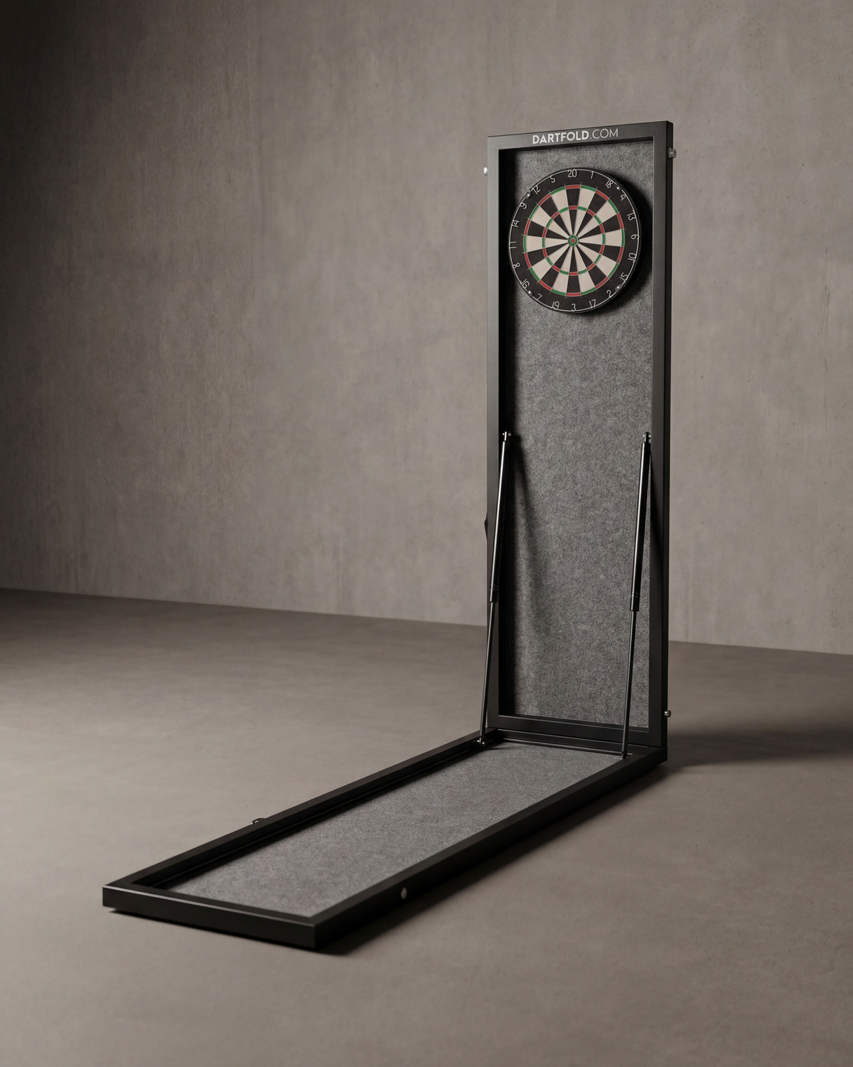 Dartfold inklapbare dartbaan uitgeklapt met dartbord